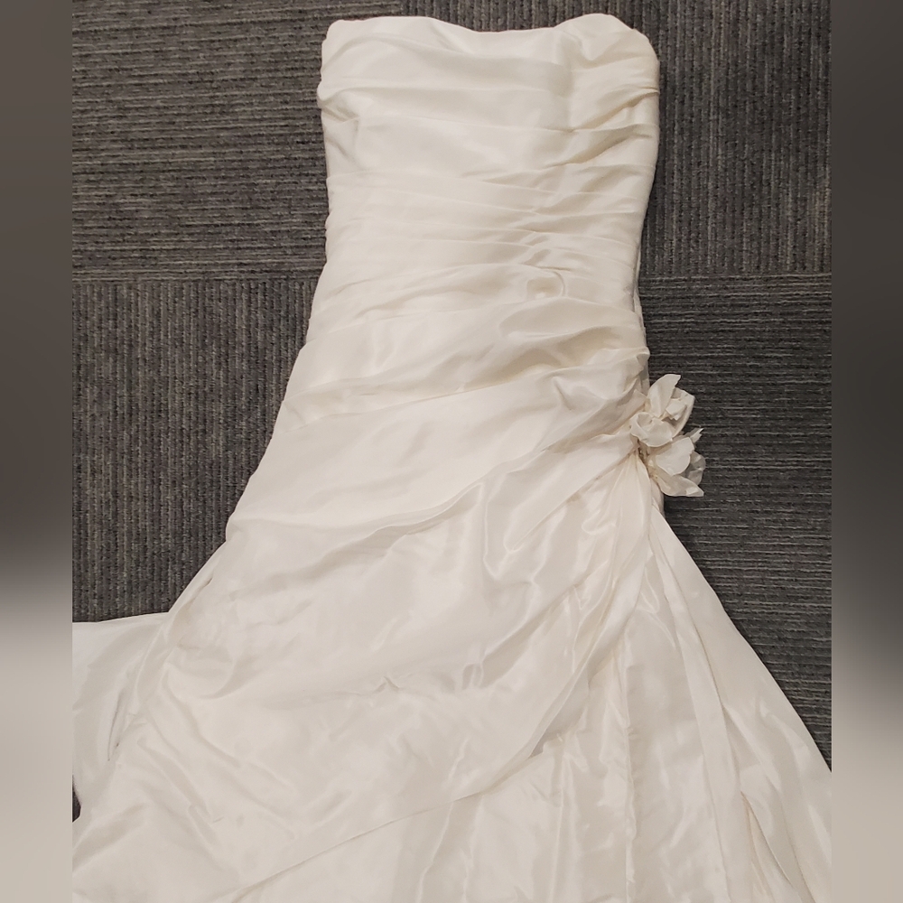 Maggie Sottero Wedding Dress sz 10 - Picture 2 of 16